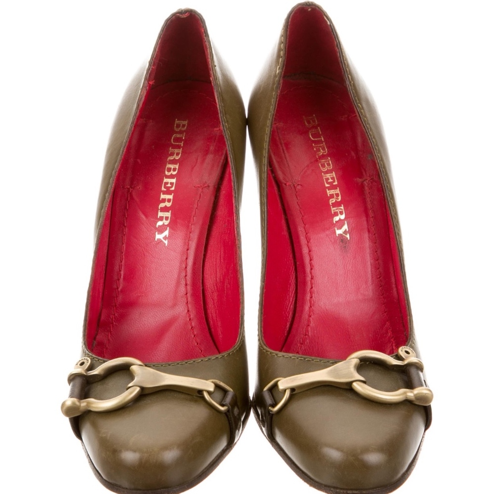 BURBERRY Leather Buckle Pumps